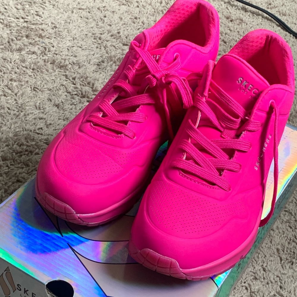 HOT PINK SKETCHERS